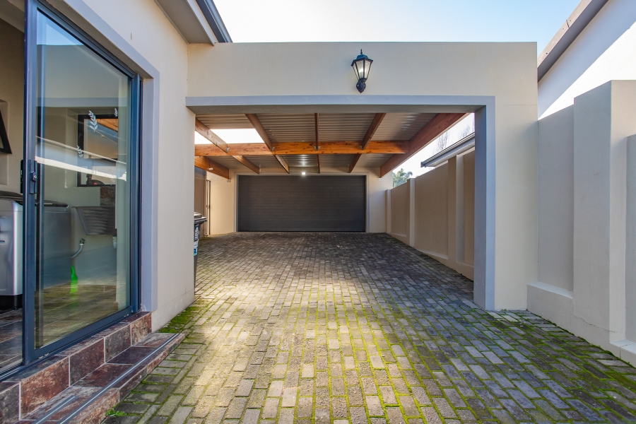 4 Bedroom Property for Sale in Nuwe Uitsig Western Cape